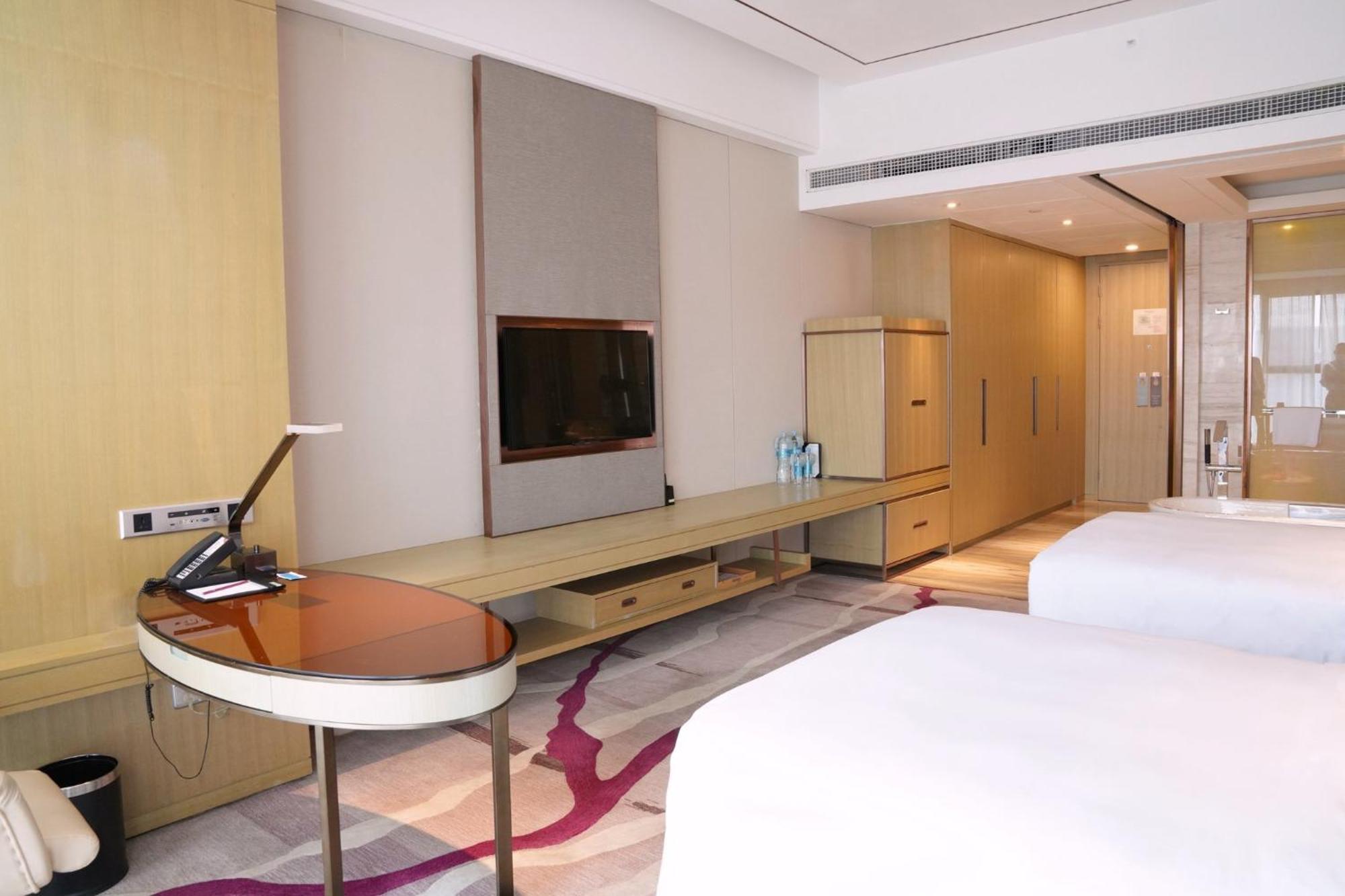 คราวน์ พลาซา อี้ปิน Hotel อี๋ปิน ภายนอก รูปภาพ