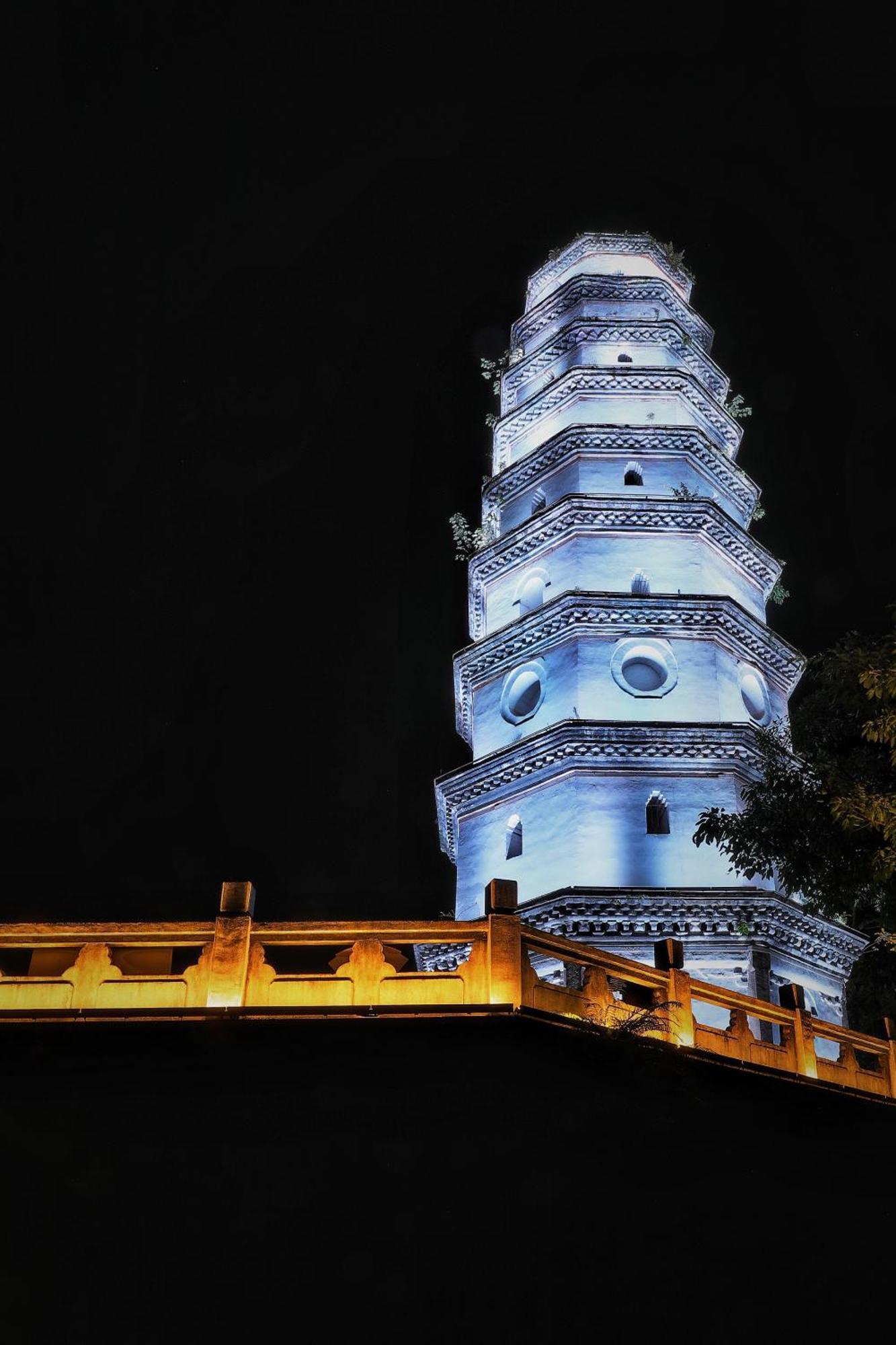 คราวน์ พลาซา อี้ปิน Hotel อี๋ปิน ภายนอก รูปภาพ